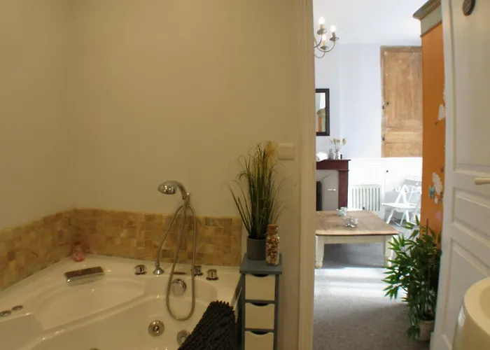 Les Deux Rives Bed & Breakfast 3*