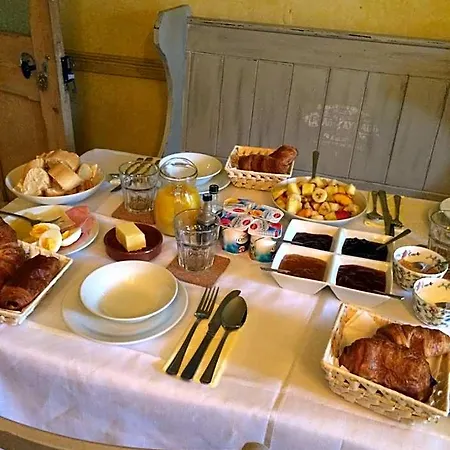 Les Deux Rives Bed & Breakfast 3*