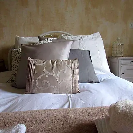 Les Deux Rives Bed & Breakfast 3*